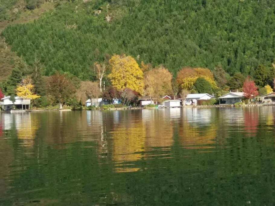 Lake Rotoiti Lakehouse Retreat Rotorua Exterior photo